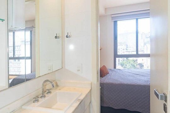Banheiro Social de kitnet/studio para alugar com 1 quarto, 45m² em Centro Histórico, Porto Alegre