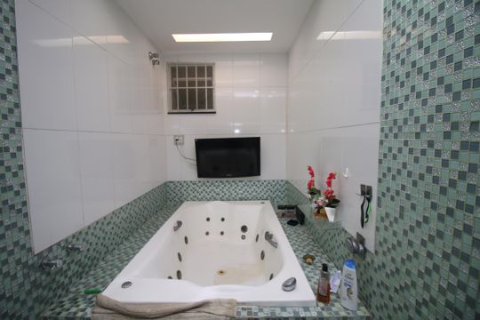 Banheiro de apartamento à venda com 3 quartos, 150m² em Penha, Rio de Janeiro