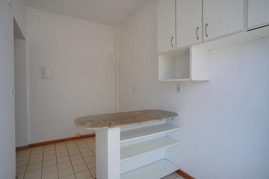 Cozinha de kitnet/studio à venda com 1 quarto, 34m² em Floresta, Porto Alegre
