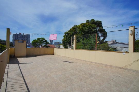 Quintal - Fundos de casa à venda com 4 quartos, 230m² em Vila Ipiranga, Porto Alegre
