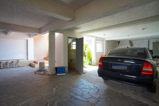 Garagem de casa à venda com 4 quartos, 230m² em Vila Ipiranga, Porto Alegre