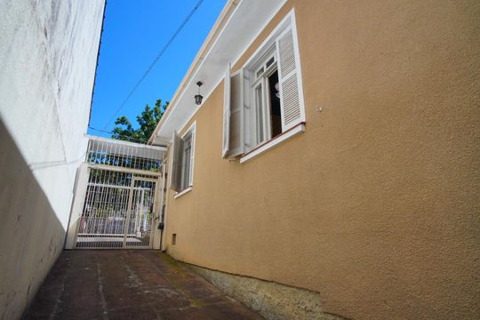 Garagem - Entrada de casa à venda com 4 quartos, 230m² em Vila Ipiranga, Porto Alegre