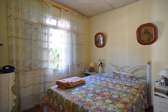 Quarto 1 de casa à venda com 4 quartos, 230m² em Vila Ipiranga, Porto Alegre