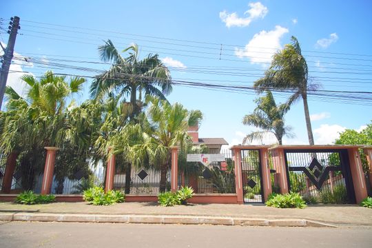 Fachada de casa à venda com 2 quartos, 303m² em Petrópolis, Novo Hamburgo