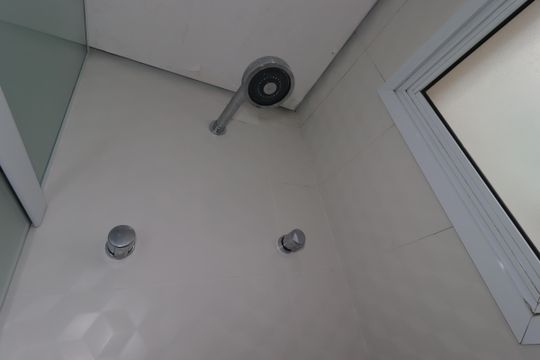 Banheiro da Suíte 2 - Chuveiro de apartamento para alugar com 2 quartos, 105m² em Vila Gilda, Santo André