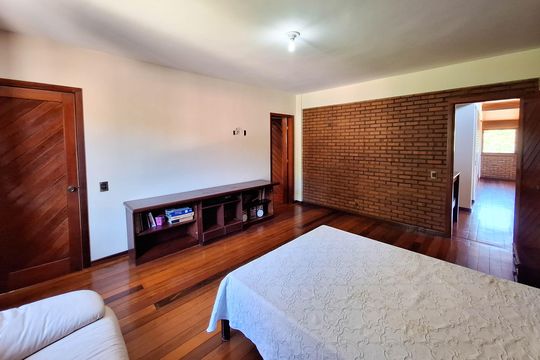 Suíte 1 de casa de condomínio à venda com 3 quartos, 660m² em Vila Progresso, Niterói