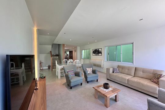 Sala de casa de condomínio à venda com 4 quartos, 365m² em Recreio dos Bandeirantes, Rio de Janeiro