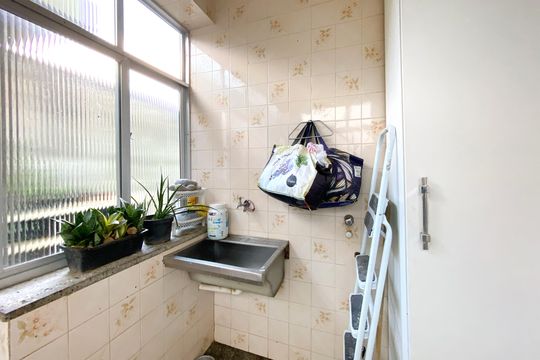 Casa à venda com 2 quartos, 400m² em Sagrada Família, Belo Horizonte