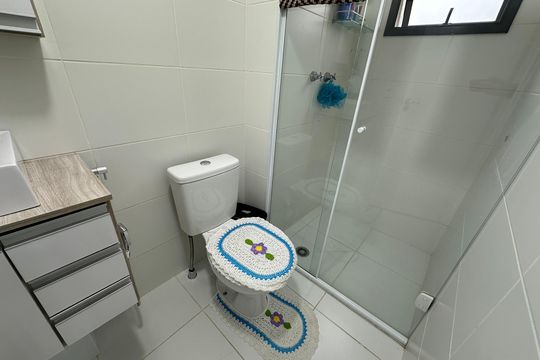 Banheiro de apartamento à venda com 1 quarto, 38m² em Nova Aldeinha, Barueri