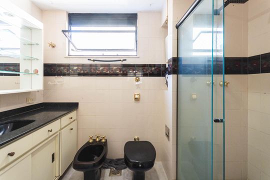 Banheiro da Suíte de apartamento para alugar com 3 quartos, 135m² em Tijuca, Rio de Janeiro