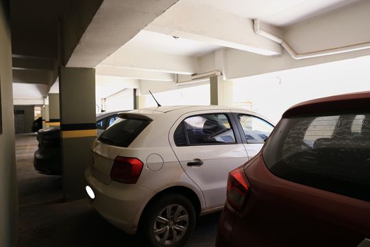 Garagem de apartamento à venda com 3 quartos, 75m² em Sagrada Família, Belo Horizonte