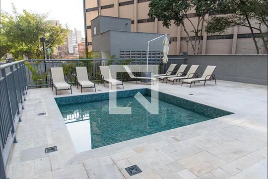 Piscina de apartamento à venda com 2 quartos, 56m² em Liberdade, São Paulo