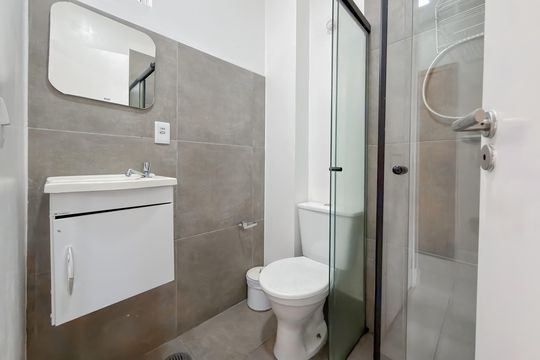 Banheiro Social de kitnet/studio para alugar com 1 quarto, 25m² em Liberdade, São Paulo