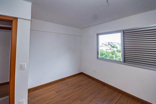 Apartamento à venda com 2 quartos, 79m² em Santa Rosa, Belo Horizonte