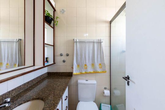 Banheiro de kitnet/studio para alugar com 1 quarto, 32m² em Campos Elíseos, São Paulo