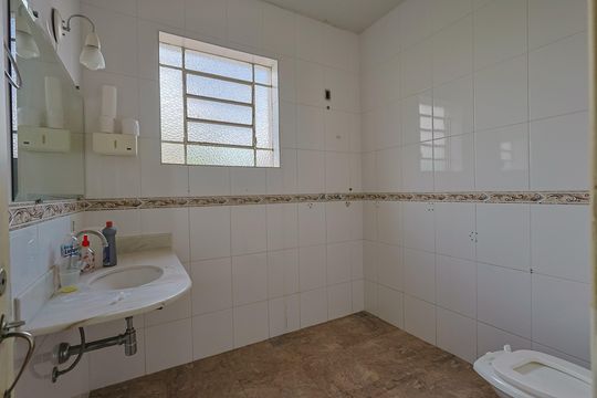Banheiro 1 de casa à venda com 5 quartos, 1350m² em Pompéia, Belo Horizonte