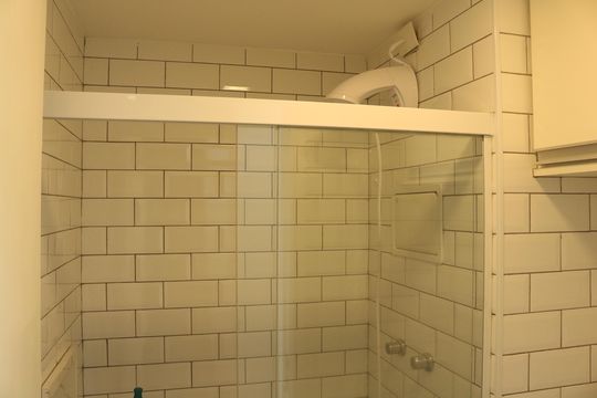 Banheiro de kitnet/studio para alugar com 1 quarto, 30m² em Perdizes, São Paulo