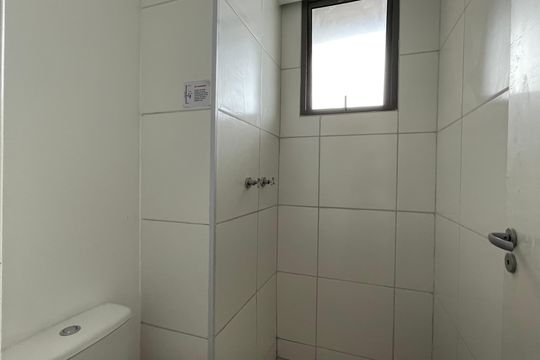 Banheiro de apartamento para alugar com 2 quartos, 45m² em Santo Cristo, Rio de Janeiro