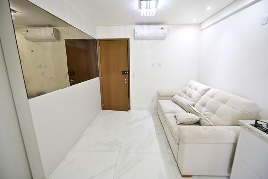 Sala de apartamento para alugar com 1 quarto, 52m² em Jardim Goiás, Goiânia