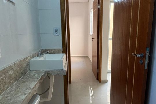 Banheiro de apartamento para alugar com 2 quartos, 52m² em Vila Mazzei, Santo André