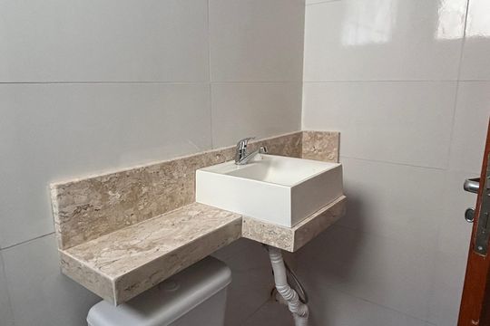 Banheiro da Suíte de apartamento para alugar com 2 quartos, 52m² em Vila Mazzei, Santo André
