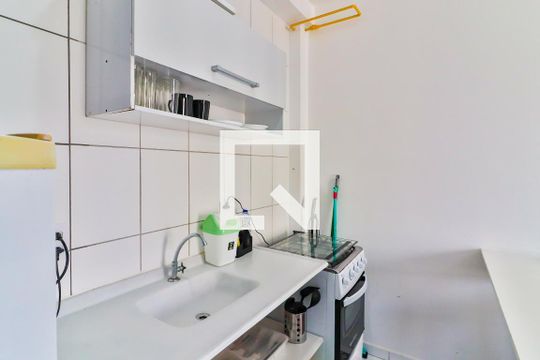 Cozinha de apartamento para alugar com 2 quartos, 55m² em Vila Butantã, São Paulo