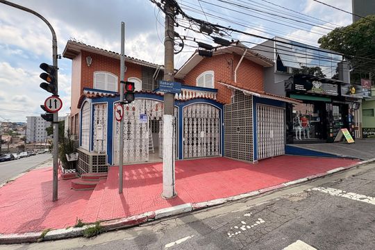 Fachada + plaquinha de casa à venda com 4 quartos, 220m² em Vila Curuçá, Santo André