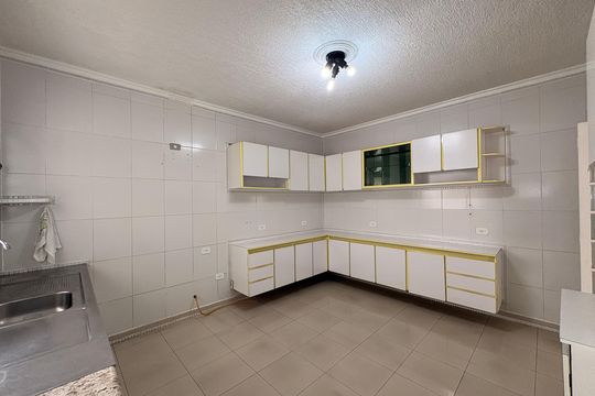 Cozinha de casa à venda com 4 quartos, 220m² em Vila Curuçá, Santo André