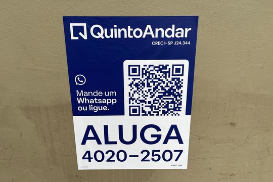 Placa instalada de apartamento para alugar com 3 quartos, 184m² em Gonzaga, Santos