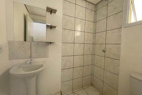 Banheiro de apartamento à venda com 2 quartos, 46m² em Campina, São Leopoldo