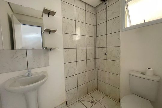 Banheiro de apartamento à venda com 2 quartos, 46m² em Campina, São Leopoldo