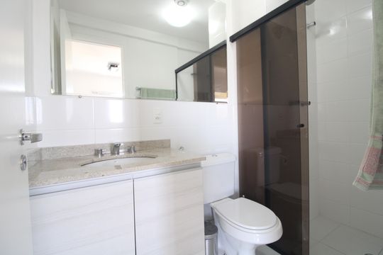 Banheiro comum de apartamento à venda com 2 quartos, 75m² em Interlagos, São Paulo