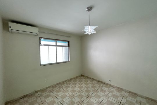 Casa para alugar com 1 quarto, 55m² em Bento Ribeiro, Rio de Janeiro