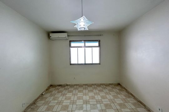 Casa para alugar com 1 quarto, 55m² em Bento Ribeiro, Rio de Janeiro