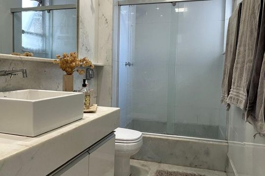 banheiro 1 de apartamento à venda com 4 quartos, 125m² em Sion, Belo Horizonte