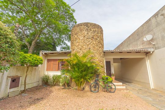 Fachada de casa à venda com 3 quartos, 60m² em Niterói, Canoas