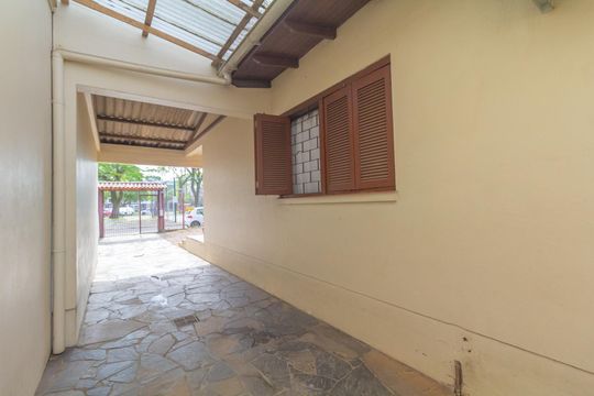Garagem de casa à venda com 3 quartos, 60m² em Niterói, Canoas