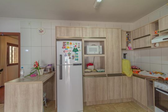 Cozinha de casa à venda com 3 quartos, 60m² em Niterói, Canoas
