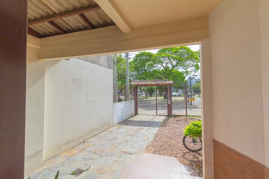 Garagem de casa à venda com 3 quartos, 60m² em Niterói, Canoas