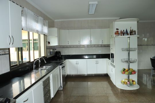 Casa de Condomínio para alugar com 4 quartos, 970m² em Bosque do Vianna, Cotia