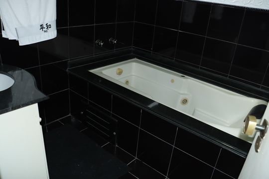 Casa de Condomínio para alugar com 4 quartos, 970m² em Bosque do Vianna, Cotia