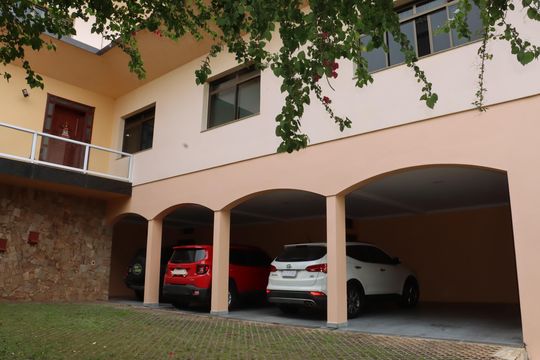 Casa de Condomínio para alugar com 4 quartos, 970m² em Bosque do Vianna, Cotia