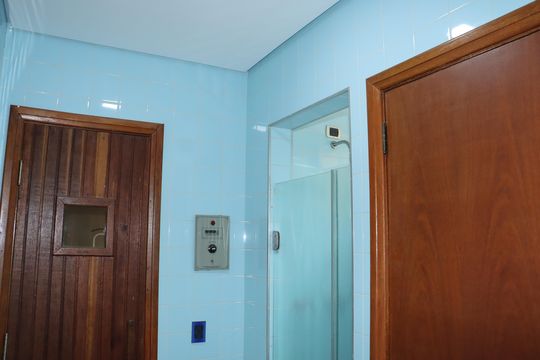 Casa de Condomínio para alugar com 4 quartos, 970m² em Bosque do Vianna, Cotia
