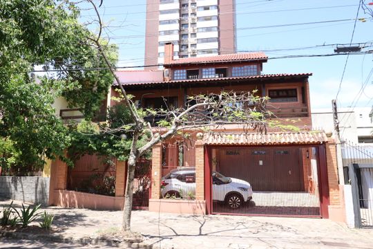 Casa à venda com 4 quartos, 400m² em Vila Jardim, Porto Alegre