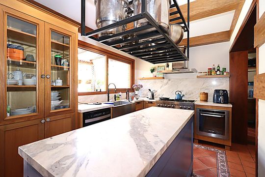 Cozinha de casa à venda com 4 quartos, 400m² em Vila Jardim, Porto Alegre
