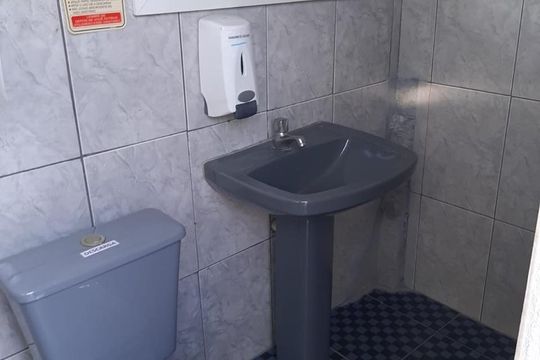 Banheiro de casa para alugar com 3 quartos, 220m² em Cascadura, Rio de Janeiro