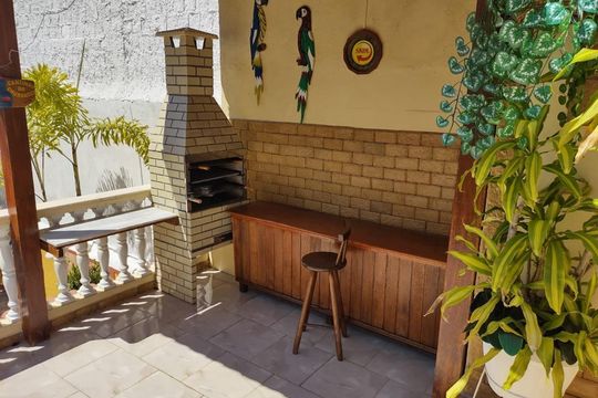 Área externa de casa para alugar com 3 quartos, 220m² em Cascadura, Rio de Janeiro