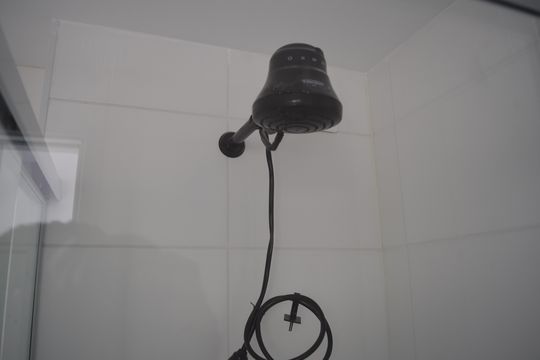 Banheiro de apartamento à venda com 2 quartos, 42m² em Guaiauna, São Paulo