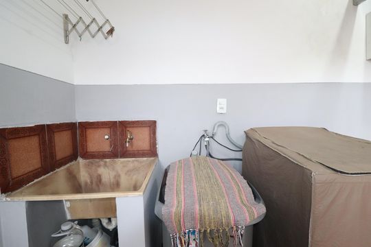 Área de Serviço de casa à venda com 3 quartos, 168m² em Vila Pires, Santo André