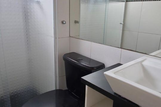 Banheiro  de apartamento à venda com 2 quartos, 50m² em Jardim Celeste, São Paulo